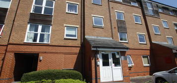 Flat to rent in Florey Court, Okus Road, Swindon SN1