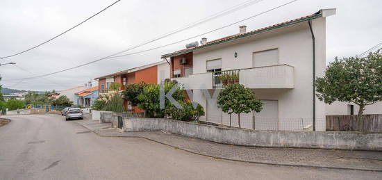 T2 em Taveiro com Varandas, Terraço e Garagem