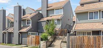 36 Glamis Grn SW, Calgary, AB T3E 6V1