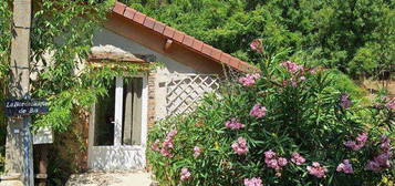 Maison mitoyenne rénovée avec jardin