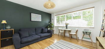 Flat for sale in Streatham Hill, London SW2