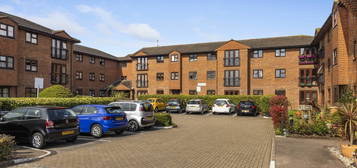 Flat for sale in St Georges Court, Addlestone KT15