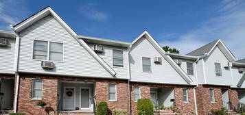 38 Home Pl, Bergenfield, NJ 07621