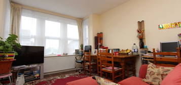 Flat to rent in Pinner View, North Harrow, Harrow HA1