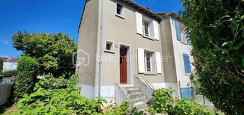 Maison de ville  à vendre, 3 pièces, 2 chambres, 46 m²