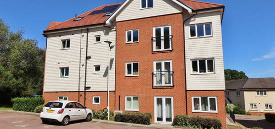 Flat for sale in Hellyar Rise, Hedge End SO30