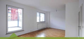 Schöne Dachgeschoss-Citywohnung mit EBK, Balkon und Parkett in der Südvorstadt