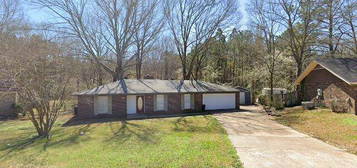 1407 Sleepy Hollow Dr, Jackson, MS 39212