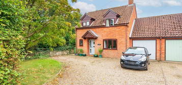 3 bed link detached house for sale