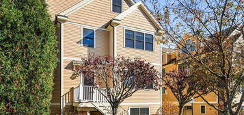 28 Meadowbrook Rd Unit 28, Brookline, MA 02467