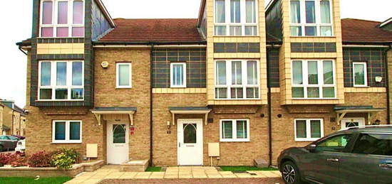 Terraced house to rent in Stone House Lane, Dartford DA2