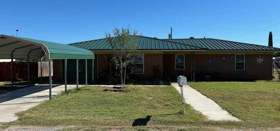 403 Avenue B, Ballinger, TX 76821