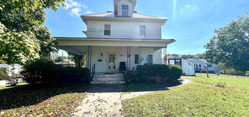 141 Gordon St, Bridgeport, WV 26330