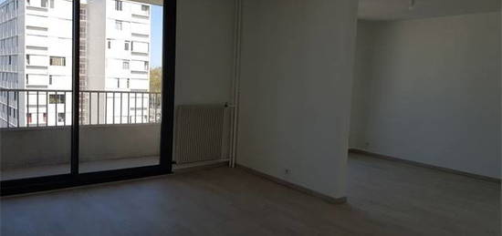 Appartement  à louer, 4 pièces, 2 chambres, 96 m²