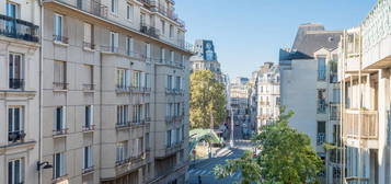 Appartement 3 chambres - vue dégagée Canal Saint Martin – soleil et calme