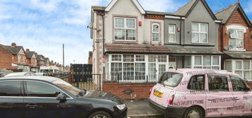 4 bedroom end of terrace house for sale