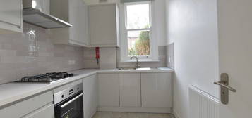 Flat to rent in Wakefield Road, London N15