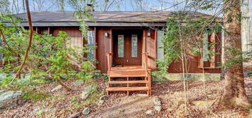 1413 Pine Cone Rd, Pocono Pines, PA 18350