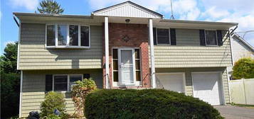 51 2nd Ave, Massapequa Park, NY 11762