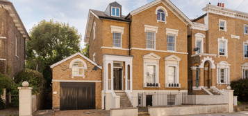 Flat for sale in Lyndhurst Way, London SE15