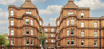 Flat for sale in Queen's Club Gardens, London W14