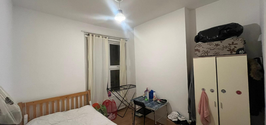 1 bedroom flat share