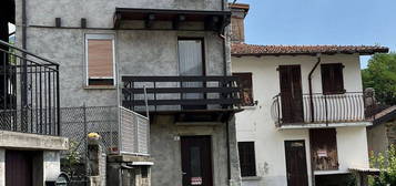 Casa di paese in vendita in via Agli Ostani, 4