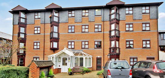 Flat for sale in Woodville Grove, Welling, Kent DA16