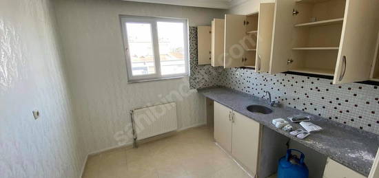 YEDİTEPEDE TRAMVAYA YAKIN KİRALIK 2+0 DAİRE