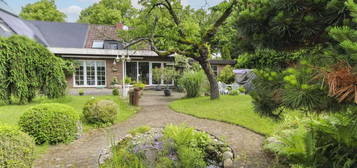 Gepflegte Doppelhaushälfte auf schönem Eigenlandgrundstück mit großem Garten, Terrasse und Garage