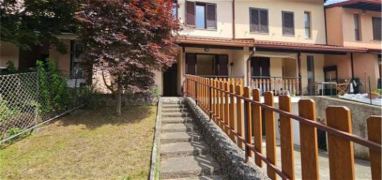 Villa a schiera via Montelungo, Centro, Lomazzo