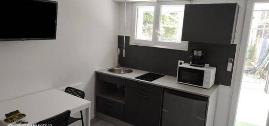 STUDIO MEUBLE A GRASSE 18m2 AVEC JARDIN