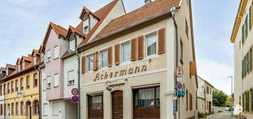 Mehrfamilienhaus mit gemütlicher Weinstube im "Dornröschenschlaf"