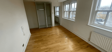 3 bed flat to rent