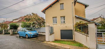 Maison de ville de 164m², 7 pièces et jardinet terrasse