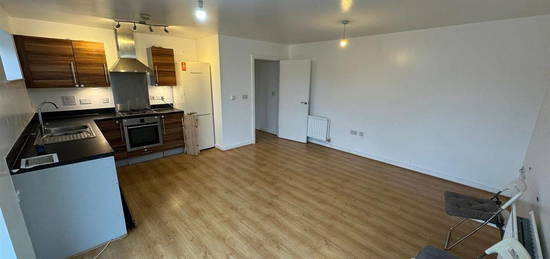 Flat to rent in Fortune Avenue, Edgware HA8