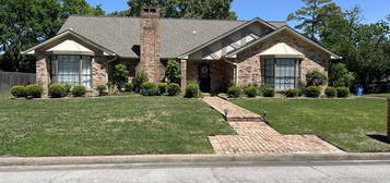 307 Spyglass Dr, Lufkin, TX 75901