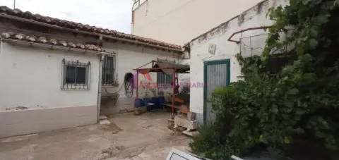 Casa adosada en calle de Francisco Salinas