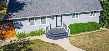 304 5th St SE, Stanley, ND 58784