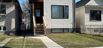 324 Arnold Ave, Winnipeg, MB R3L 0W7