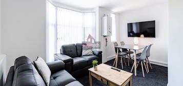 4 bed flat to rent