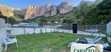 Mondello-Addaura: 100 mq con terrazzo e giardino