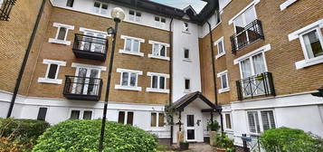 Flat to rent in Makepeace Road, London E11