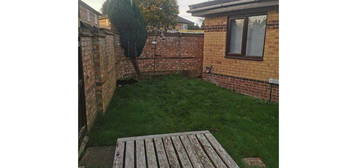 3 bed semi-detached house to rent