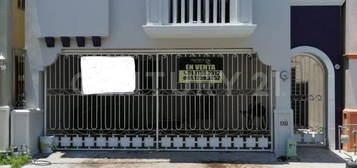 Casa En Renta Col. Cerradas De Anáhuac, Escobedo N.l. (amueblada)