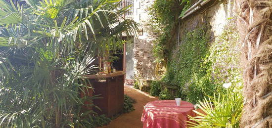 Nantes Butte Sainte-Anne, maison de charme avec jardin en terrasses