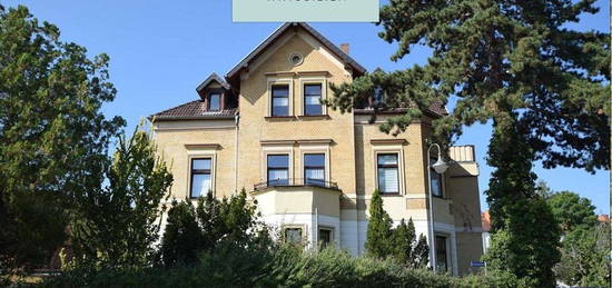 Wunderschöne, große Villa mit 6 Wohnungen + 6 Garagen...