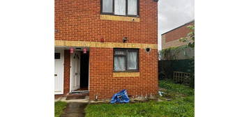 2 bed end terrace house to rent