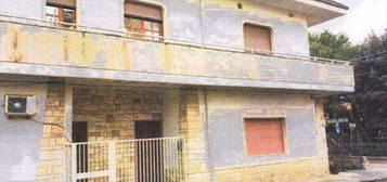 Casa indipendente all'asta in via Marche s.n.c