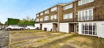 Town house for sale in Tilbury Road, Gillingham ME8